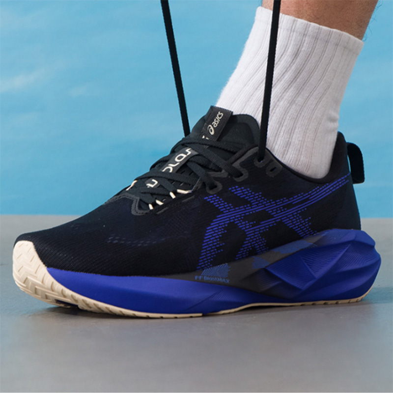Asics NOVABLAST 5 Nero Blu Roy - Badminton Victory recensione e prezzo